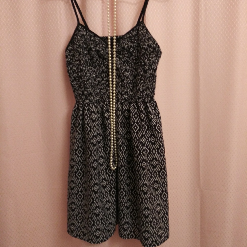 Dress - Picture 2 of 4